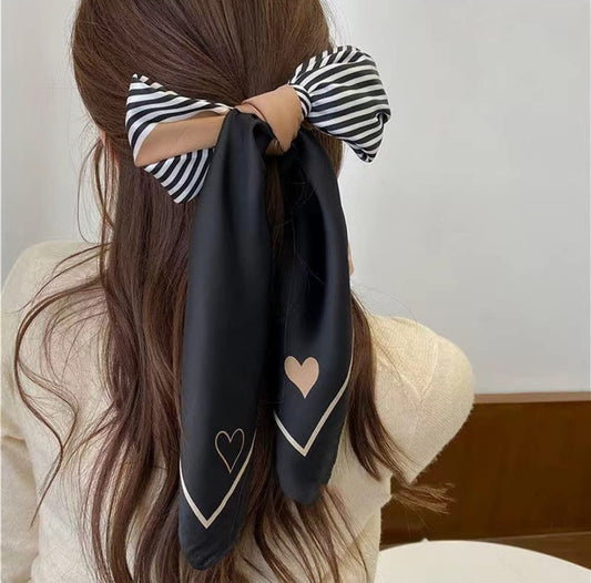 Lenço de Praia Linhas do Coração Preto