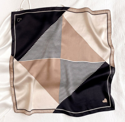 Lenço de Praia Linhas do Coração Preto